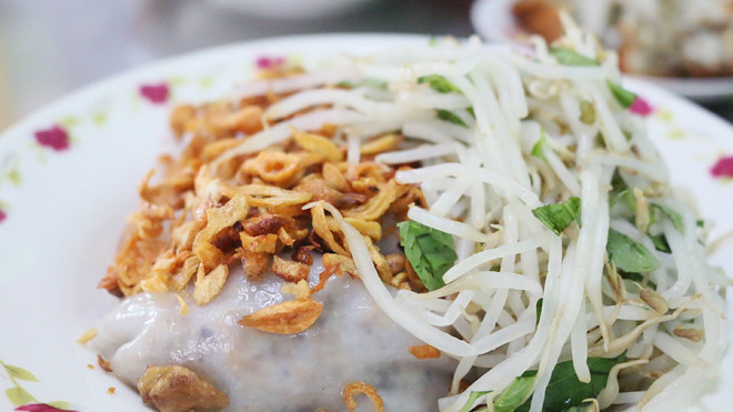 Thưởng thức món bánh cuốn tiếng tăm với hơn nửa thế kỷ 'trụ chân' tại Sài Gòn Ảnh 2