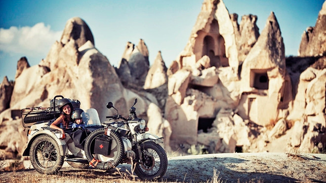 Gia đình ba người chu du khắp thế giới trên một chiếc sidecar Ảnh 2