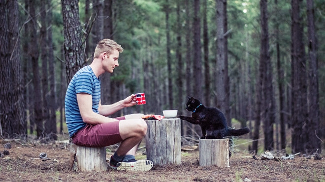 Chàng trai bỏ việc, bán hết của cải, nhà cửa để đi ‘phượt’ với mèo Ảnh 2