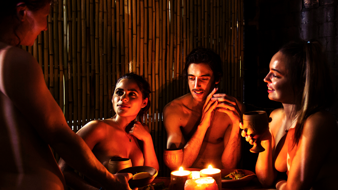 Trải nghiệm cảm giác ăn uống mới lạ tại nhà hàng khỏa thân đầu tiên ở Luân Đôn Ảnh 2