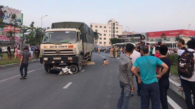 Người đàn ông bị ôtô tải cuốn vào gầm tử vong thương tâm Ảnh 2
