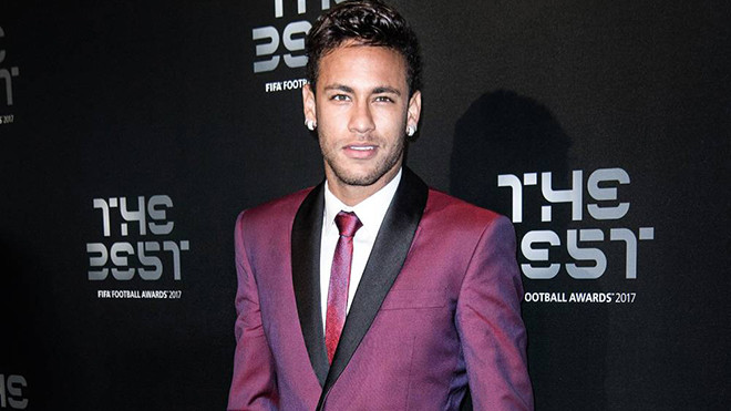 Đến Paris, Neymar lột xác thành quý ông đào hoa Ảnh 2