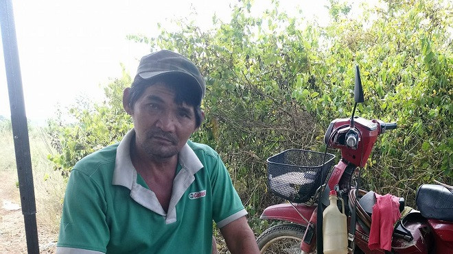 Người đàn ông 'cô đơn, gàn dở': Ngày nhặt rác mưu sinh, đêm thành 'hiệp sĩ' Ảnh 2