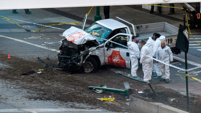 Đâm xe khủng bố táo tợn giữa New York: Video hiếm hoi quay cảnh nghi can gây án Ảnh 2