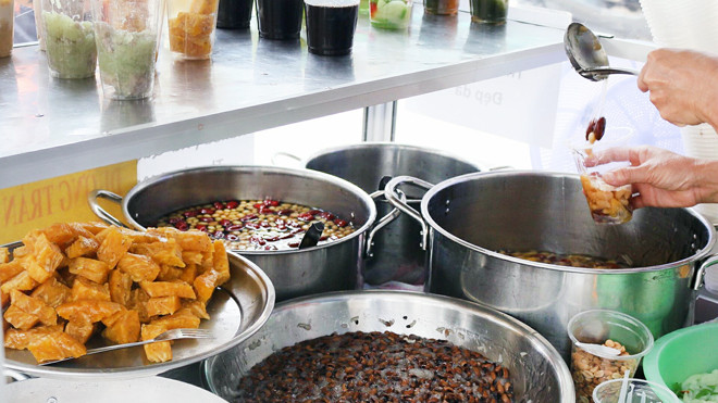 Khám phá xe chè khiêm tốn ở quận 3, TP.HCM đã níu chân thực khách hơn chục năm nay Ảnh 2