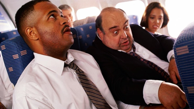 Choáng với những chiêu trò… giành chỗ gác tay trên máy bay của những vị khách 'lắm chiêu' Ảnh 2