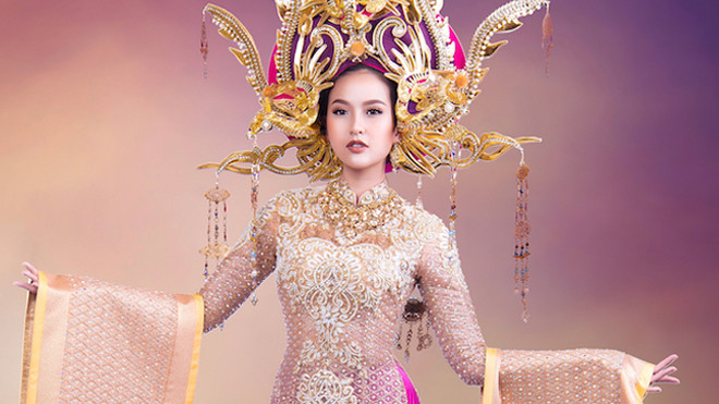 Khánh Ngân mang trang phục dân tộc lấy cảm hứng từ vẻ đẹp Nam Phương Hoàng hậu dự thi Miss Globe 2017 Ảnh 2