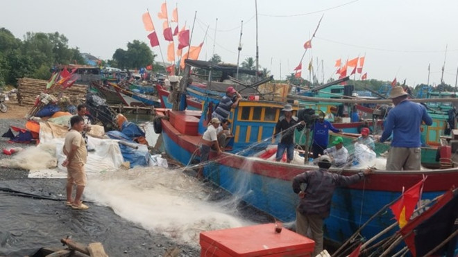 Dân Sài Gòn chống nhà, neo thuyền tránh bão Ảnh 2