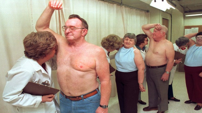 Ngửi nách, xếp hàng hộ: Nghe có vẻ quái đản nhưng vẫn có những người làm công việc này đấy Ảnh 2