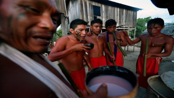 Bộ lạc bí ẩn trong rừng rậm Amazon: Thích uống bia và tiệc tùng suốt ngày Ảnh 2