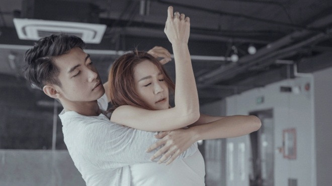 Quang Đăng tình tứ bên bạn diễn nữ trong 'Em gái mưa' phiên bản dance Ảnh 2