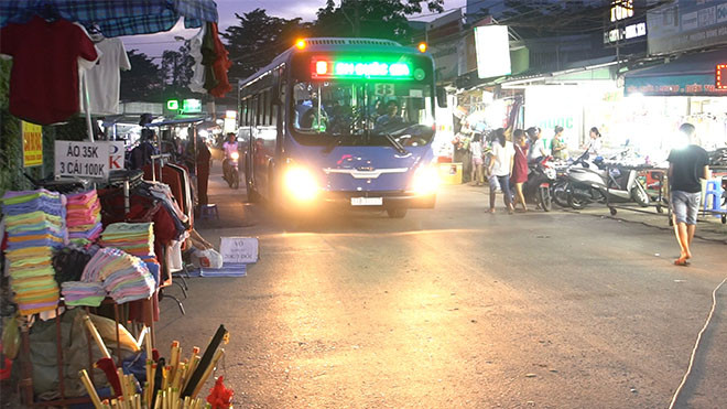 Sinh viên liều lĩnh đối diện 'tử thần' mưu sinh ở làng Đại học Ảnh 2