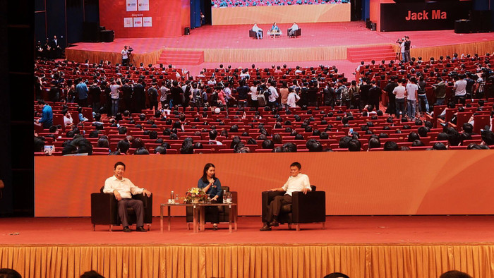 Đừng chê sinh viên Việt Nam kém tiếng Anh nữa, họ đã nghe và đối thoại với Jack Ma hoàn toàn bằng tiếng Anh đấy Ảnh 2