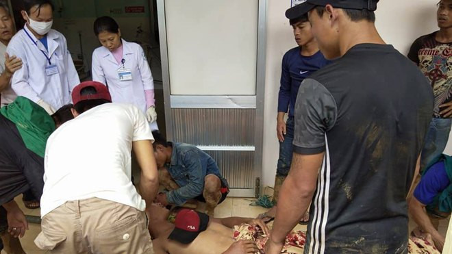 Căn nhà đổ sập do mưa lũ đè chết người vợ đang mang thai, chồng gãy 2 chân Ảnh 2