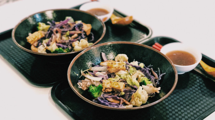 Độc đáo quán mì thảo mộc cho phép khách hàng tự sáng tạo nguyên liệu cho phần ăn của riêng mình Ảnh 2