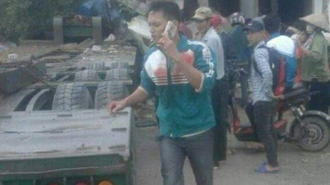 Xe container đâm nát hiệu thuốc, tài xế tử vong Ảnh 2