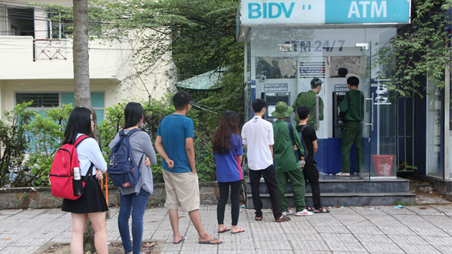 Chuyện bi hài: Sinh viên ở KTX đi rút tiền phải 'canh me' như…. ăn trộm! Ảnh 2