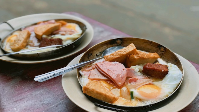 Lưu lại kí ức ẩm thực Sài Gòn bên món bánh mì chảo thân thuộc Ảnh 2