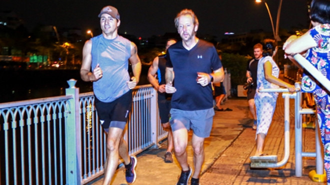 Thủ tướng Canada Justin Trudeau chạy bộ ở bờ kè kênh Nhiêu Lộc Ảnh 2