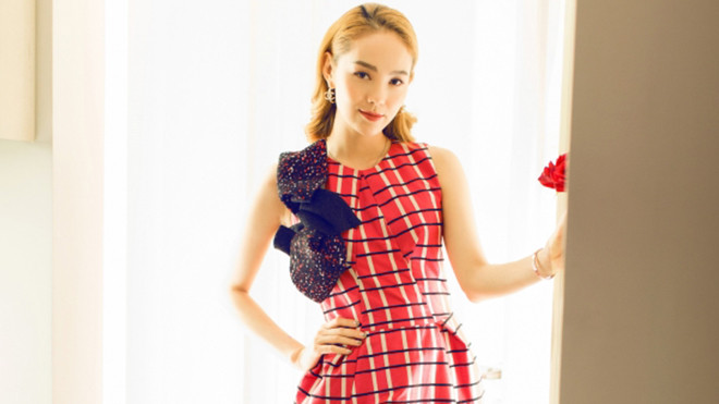 Ăn diện quyền lực, Minh Hằng sang Dubai tham dự show diễn của NTK Phương My Ảnh 2