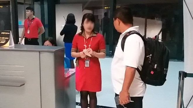 Hãng hàng không VietJet kỷ luật nữ nhân viên xé vé của hành khách tới trễ Ảnh 2