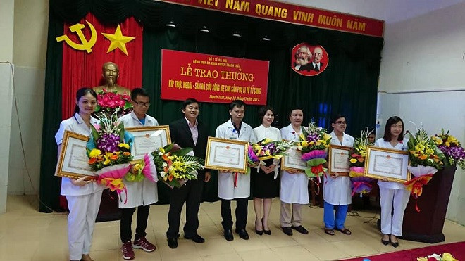 Khen thưởng y, bác sĩ cứu sống sản phụ 9X bị vỡ tử cung khi mang thai tuần 37 Ảnh 2