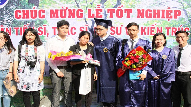 Trao bằng kiến trúc sư danh dự cho nữ sinh mất vì ung thư Ảnh 2