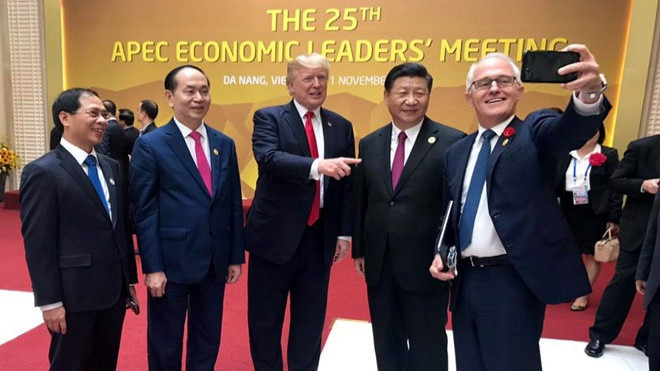 Lãnh đạo APEC vui vẻ chụp hình 'selfie' Ảnh 2