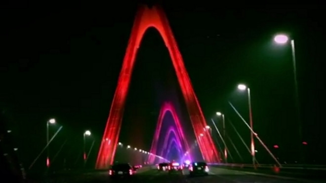 Cầu Nhật Tân rực rỡ ánh đèn trên Instagram của Tổng thống Mỹ Ảnh 2