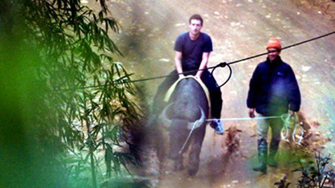 Mark Zuckerberg không tới thăm Vịnh Hạ Long nhưng 6 năm trước anh từng cưỡi trâu ở Việt Nam Ảnh 2