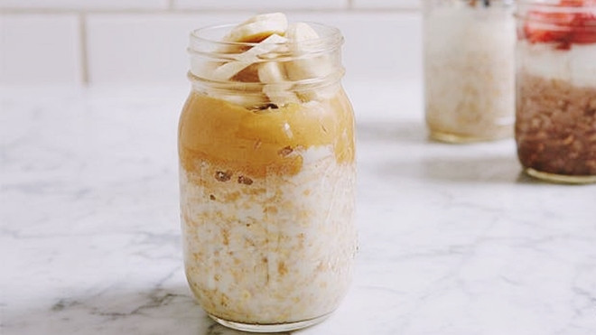 Món ngon mỗi ngày: Bữa sáng bổ dưỡng với yến mạch, bơ đậu phộng và chuối Ảnh 2