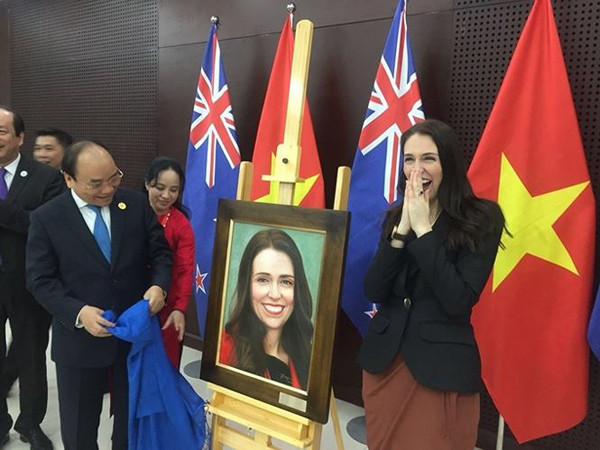 Những khoảnh khắc khó quên từ nghị trường đến đời thường của các nhà lãnh đạo APEC