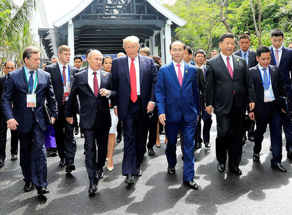 Những khoảnh khắc khó quên từ nghị trường đến đời thường của các nhà lãnh đạo APEC