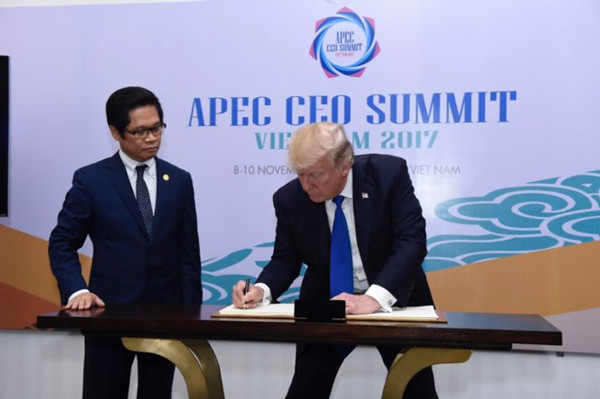 Những khoảnh khắc khó quên từ nghị trường đến đời thường của các nhà lãnh đạo APEC