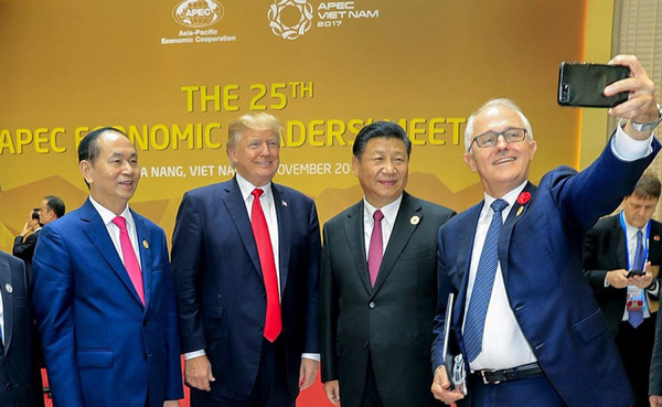 Những khoảnh khắc khó quên từ nghị trường đến đời thường của các nhà lãnh đạo APEC