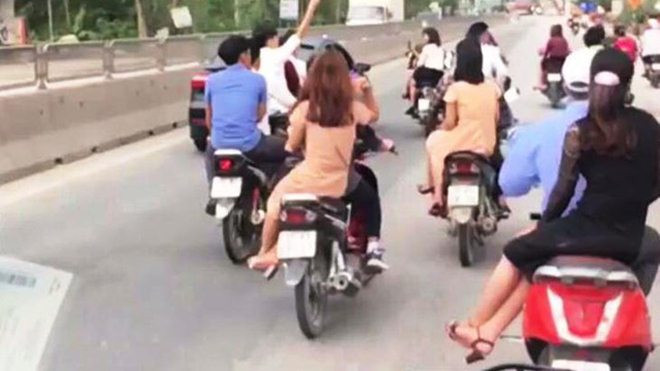 Cả đoàn rước dâu không mũ bảo hiểm, lạng lách trên quốc lộ Ảnh 2