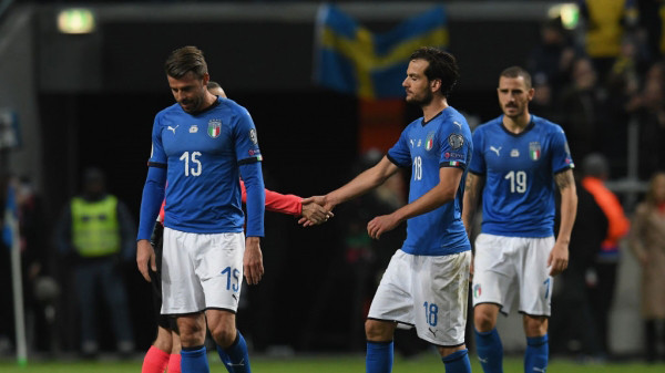 Italia ngồi nhà xem World Cup: Khi nhà cựu VĐTG bị mắc nghẹn bởi món 'đặc sản' trứ danh Ảnh 2