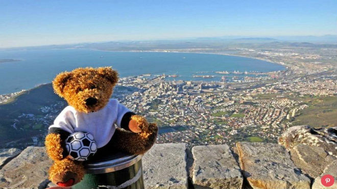 Tự sướng khi đi du lịch đã là quá khứ, mang theo 'gấu' check-in mới là xu hướng mới nhất hiện nay Ảnh 2