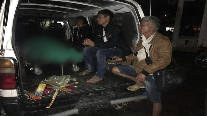 Sản phụ tử vong trên xe cấp cứu, người nhà vây bệnh viện trong đêm Ảnh 2