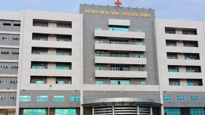 Con 2 tháng tuổi tử vong sau mũi tiêm, người nhà kéo đến bao vây bệnh viện Ảnh 2