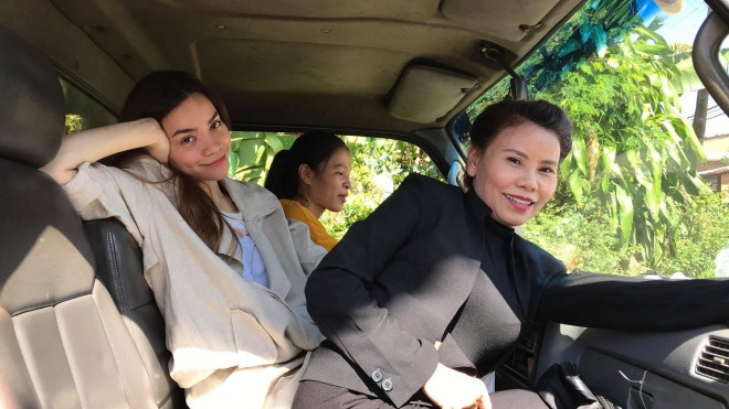 Hậu công khai yêu Kim Lý, Hồ Ngọc Hà giản dị ngồi xe tải đi từ thiện cùng fan Đà Nẵng Ảnh 2