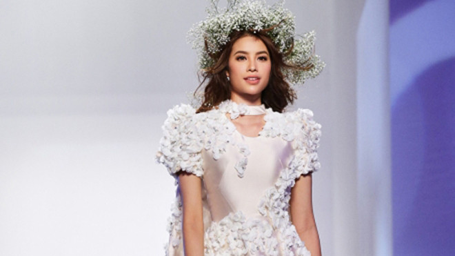 Phạm Hương lộng lẫy như nữ thần, làm vedette cho show Phương My tại Dubai Ảnh 2