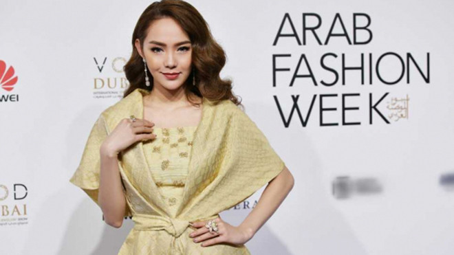 Minh Hằng đeo kim cương 20 tỷ đồng đẹp 'bất phân thắng bại' trên thảm đỏ Arab Fashion Week Ảnh 2