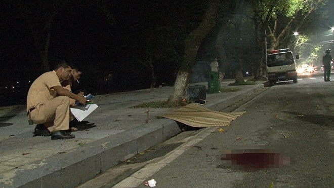 Chạy xe tốc độ cao tự đâm vào vỉa hè, đôi nam nữ tử vong thương tâm Ảnh 2