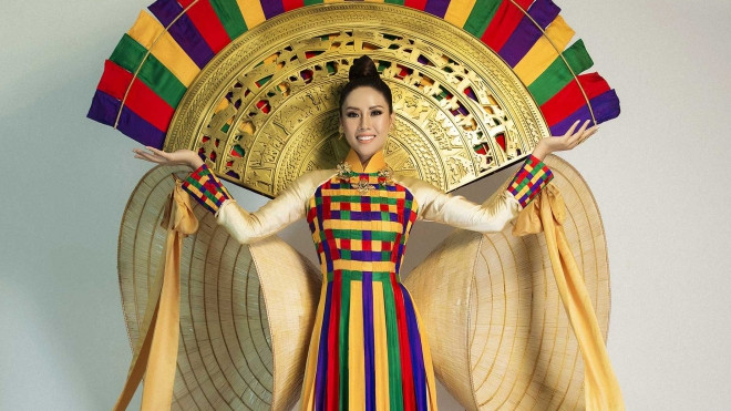 Nguyễn Thị Loan trình diễn nổi bật trong đêm thi Trang phục dân tộc tại Miss Universe 2017 Ảnh 2