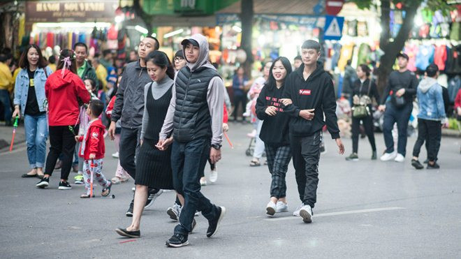 Hà Nội chuyển lạnh sâu, hình như cũng chỉ để người ta xích lại gần nhau hơn Ảnh 2