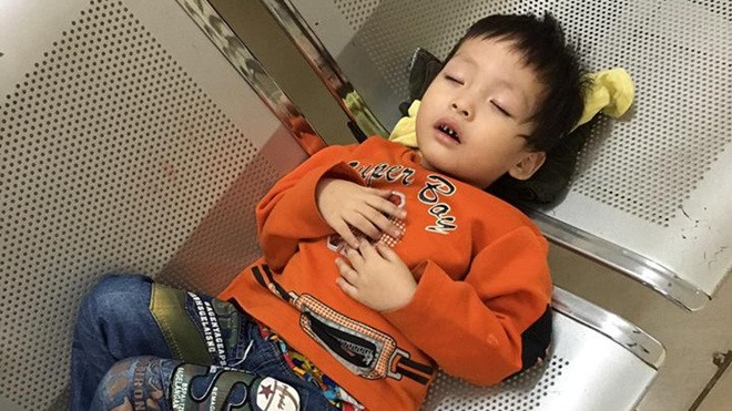 Bé trai 3 tuổi bị mẹ bỏ rơi trong nhà nghỉ ở Hà Nội Ảnh 2