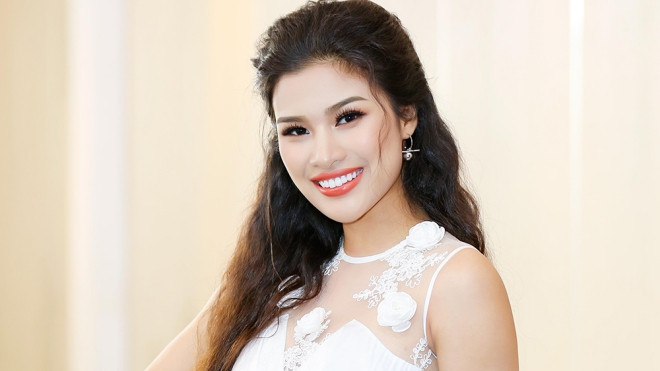 Sau ồn ào với Hoa hậu Đại dương Ngân Anh, Nguyễn Thị Thành rạng ngời làm MC Ảnh 2