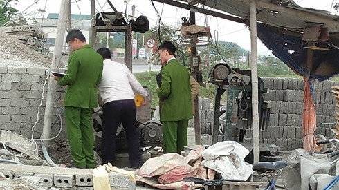 Nữ công nhân ở Nghệ An bị cuốn vào máy làm gạch Ảnh 2