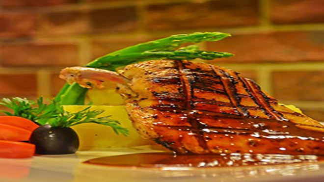 Cách làm gà nướng mật ong dùng kèm măng tây 'chuẩn' nhà hàng Ảnh 2